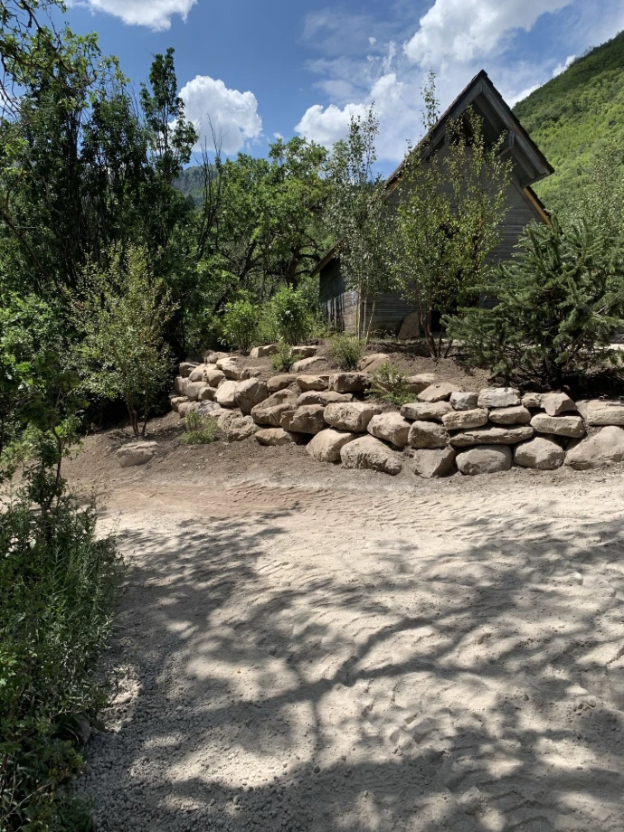 Rock retaining wall